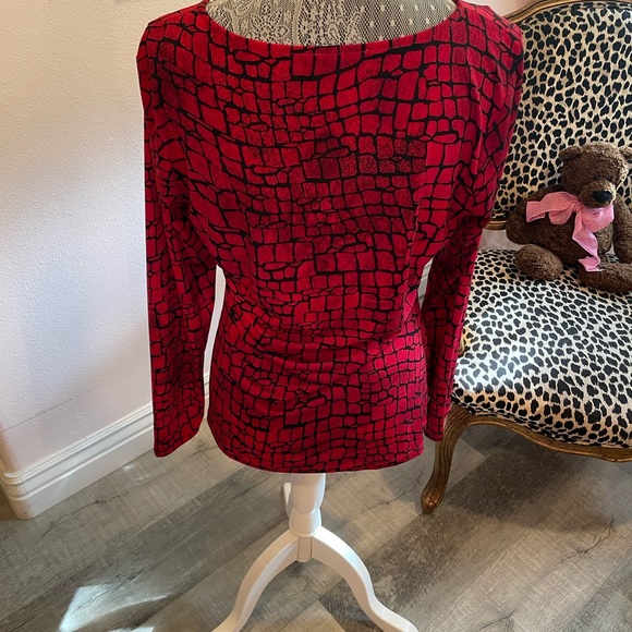 Calvin Klein red top with rhinestone embellishment..very flattering 😊 - Picture 6 of 8